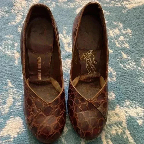Vintage 1940s genuine alligator heels for tiny feet - Picture 2 of 10